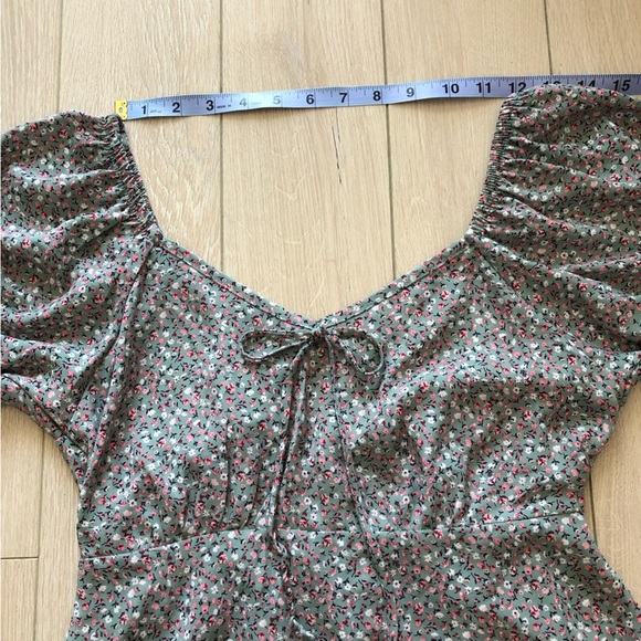 Sienna Sky Off the Shoulder Floral Cut Out Back Top in Grey Size S - Picture 2 of 9